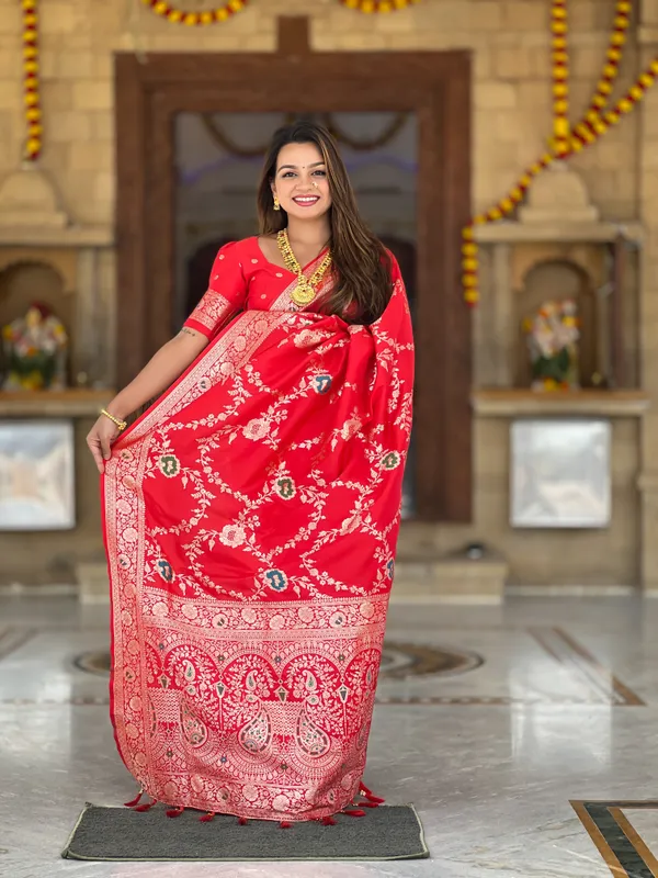 Red_Soft_Banarasi_Silk_Saree_With_Zari_Weaving_Meenakari_Touchup_Design_All_Over_The_Saree_And_Meenakari_Weaving_Rich_Pallu_For_Women
