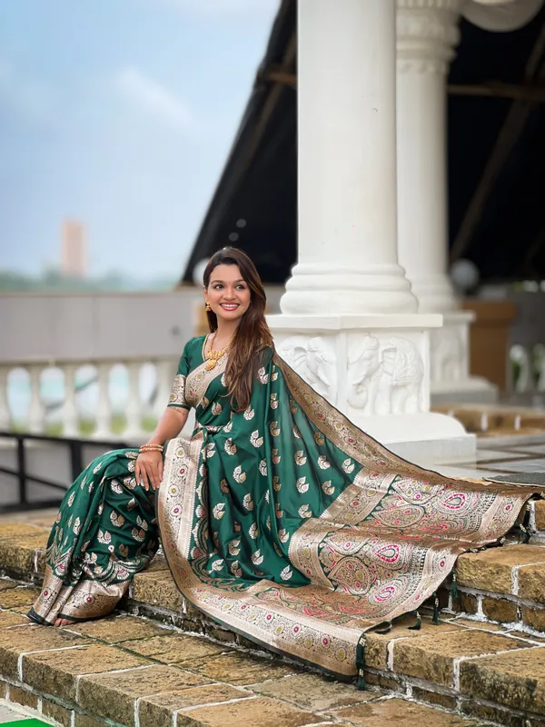 Green_Soft_Banarasi_Silk_Saree_With_Zari_Weaving_Meenakari_Touchup_Design_All_Over_The_Saree_And_Meenakari_Weaving_Rich_Pallu_For_Women