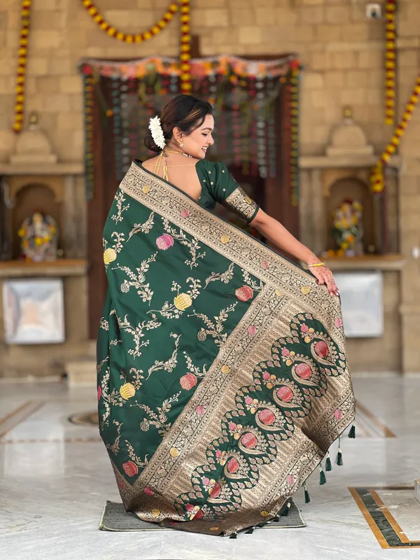 Green_Soft_Banarasi_Silk_Saree_With_Zari_Weaving_Meenakari_Touchup_Design_All_Over_The_Saree_And_Meenakari_Weaving_Rich_Pallu_For_Women
