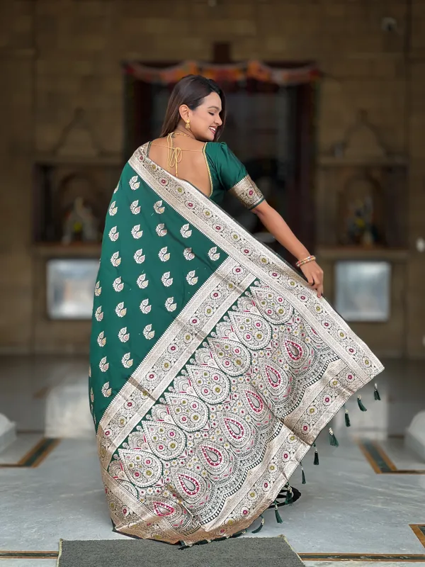 Green_Soft_Banarasi_Silk_Saree_With_Zari_Weaving_Meenakari_Touchup_Design_All_Over_The_Saree_And_Meenakari_Weaving_Rich_Pallu_For_Women