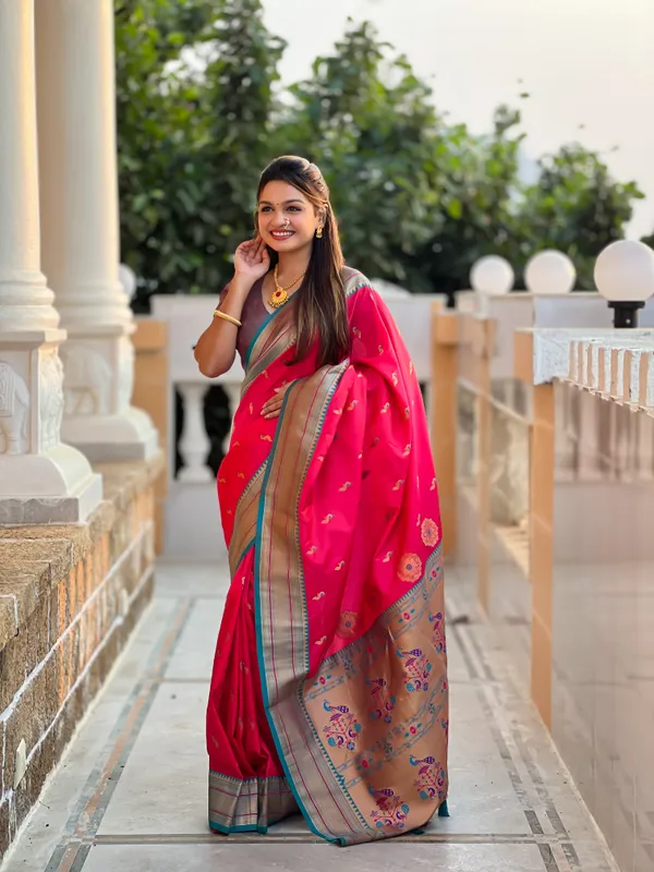 Pink_Soft_Pethani_Silk_Saree_With_Zari_Weaving_Motifs_Design_And_Meenakari_Weaving_Rich_Pallu_With_Meenakari_Weaving_Border_And_Tassels_Attached_At_Pallu_End_Blouse_For_Women