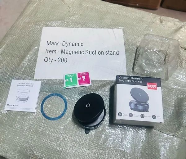 Black_Magnetic_Suction_Phone_Holder