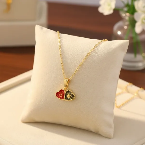 Gold_Brass_Pendant_Necklace_For_Women