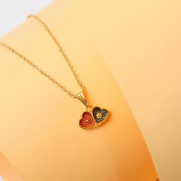 Gold_Brass_Pendant_Necklace_For_Women