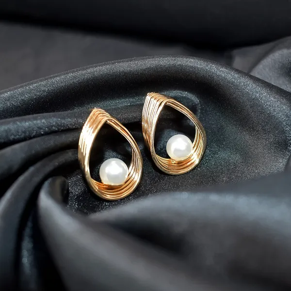 Gold_And_White_Brass_Earring_Set_For_Women