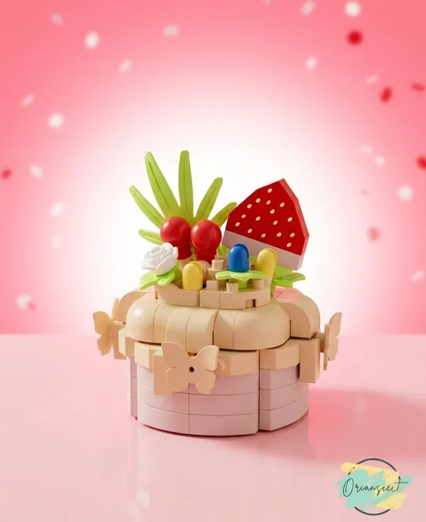 Building_Blocks_Cake_Model_Set_162_Pieces_Bakery_Theme_Strawberry_House_Design_Beige