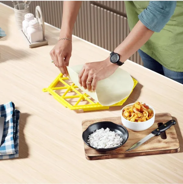 Multicolor_Plastic_24_Piece_Samosa_Press_Mould_Pack_Of_1_For_Home_Business
