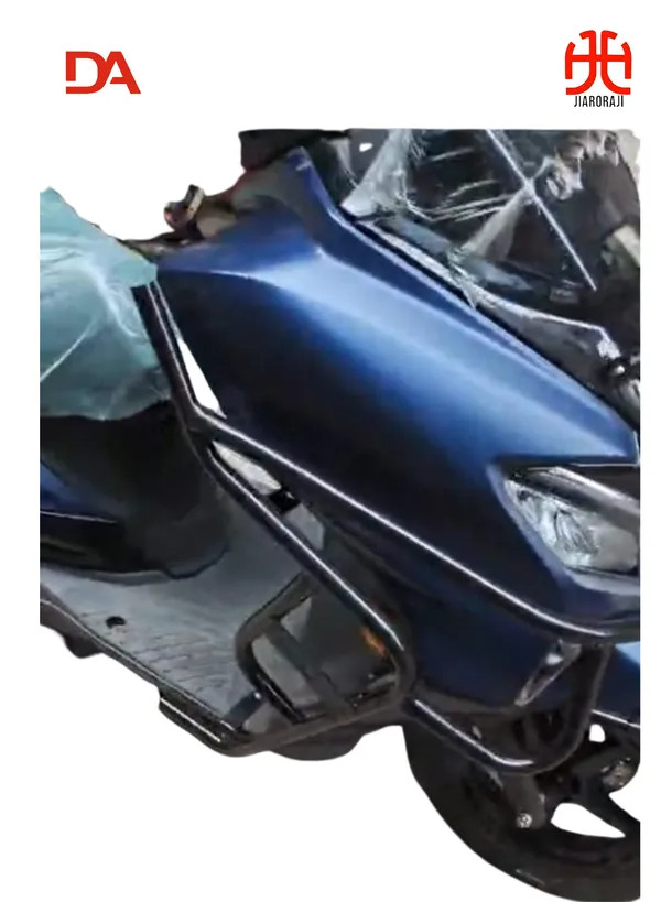 Suzuki_Burgman_2026_Crash_Guard_(Black_Motta_Pipe)