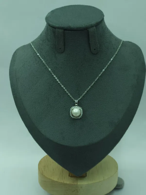 Silver_Regal_Pearl_Crown_Necklace_For_Women