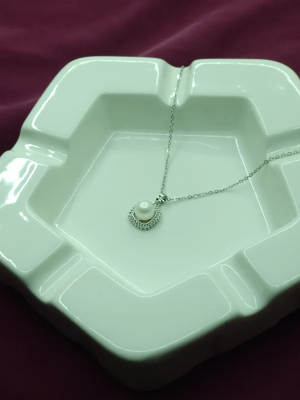 Silver_Regal_Pearl_Crown_Necklace_For_Women