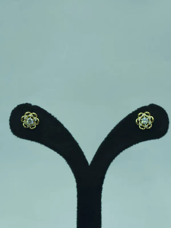 Gold_Radiant_Floral_Studs_For_Women