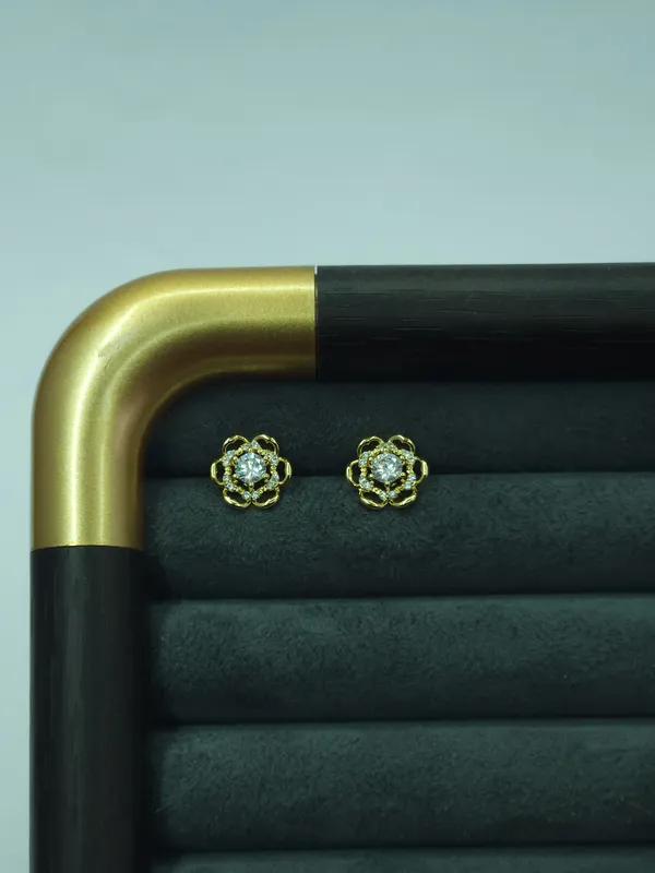 Gold_Radiant_Floral_Studs_For_Women