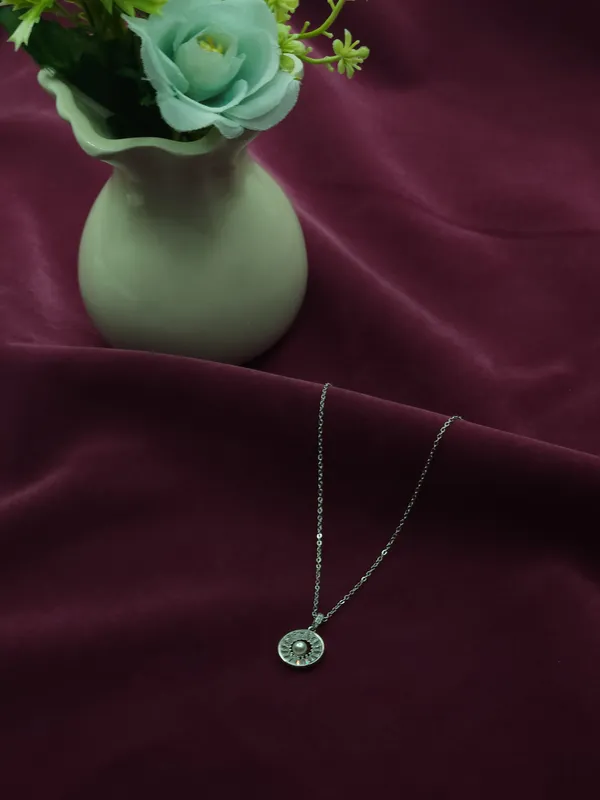 Silver_Imperial_Pearl_Halo_Necklace_For_Women