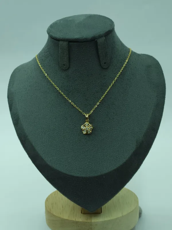Gold_Flora_Crystal_Pendant_Necklace_For_Women