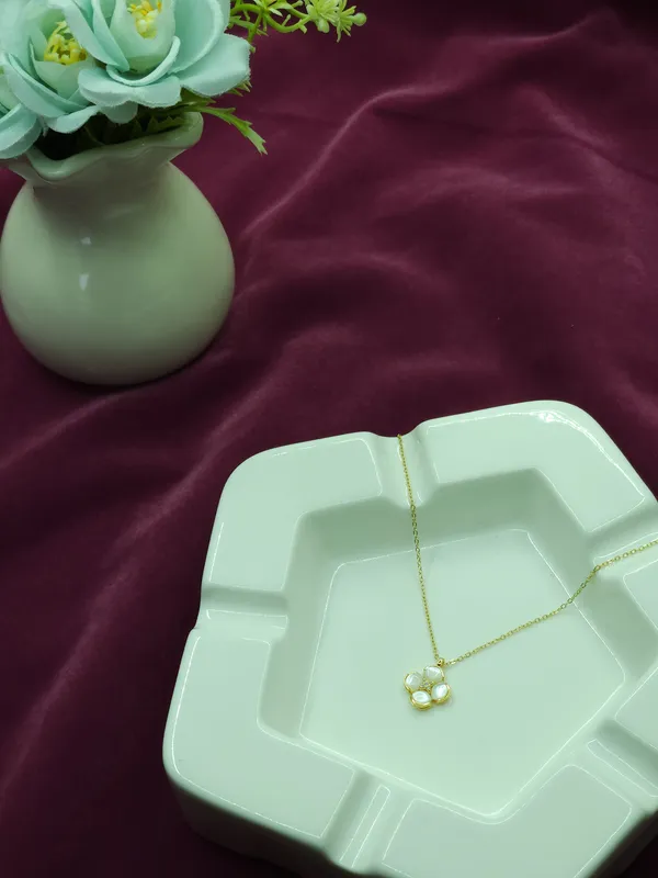Gold_Celestia_Pearl_Bloom_Pendant_Necklace_For_Women