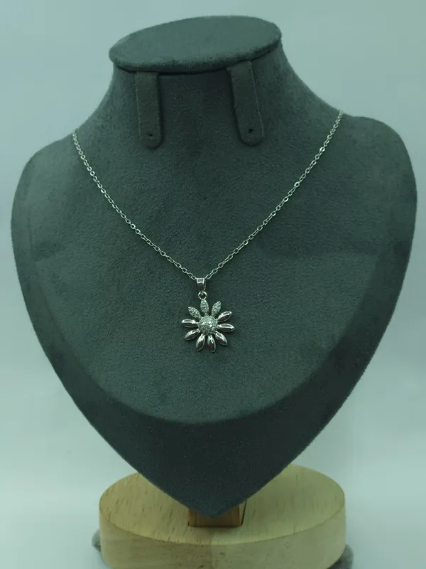 Silver_Celestia_Bloom_Crystal_Necklace_For_Women
