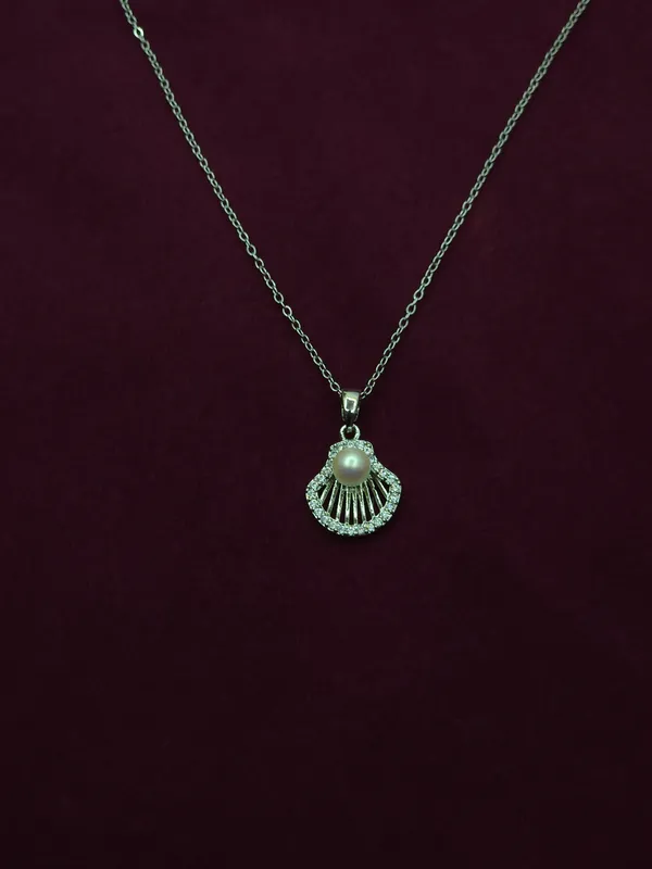 Silver_Pearl_Shell_Pendant_Necklace_For_Women