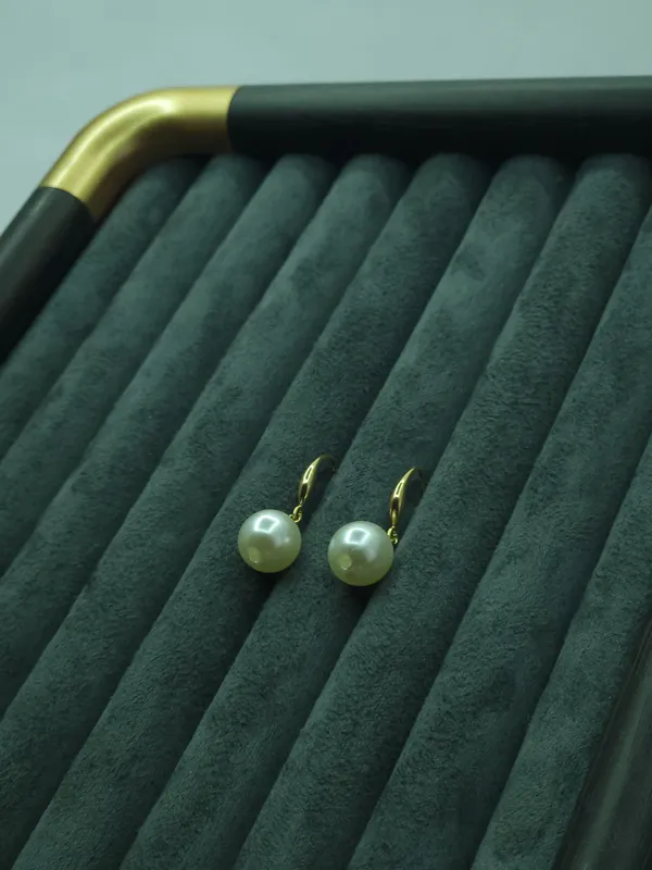 Gold_Heart_Pearl_Fusion_Studs_For_Women