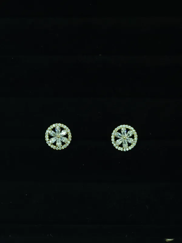Gold_Bloom_Heart_Studs_For_Women