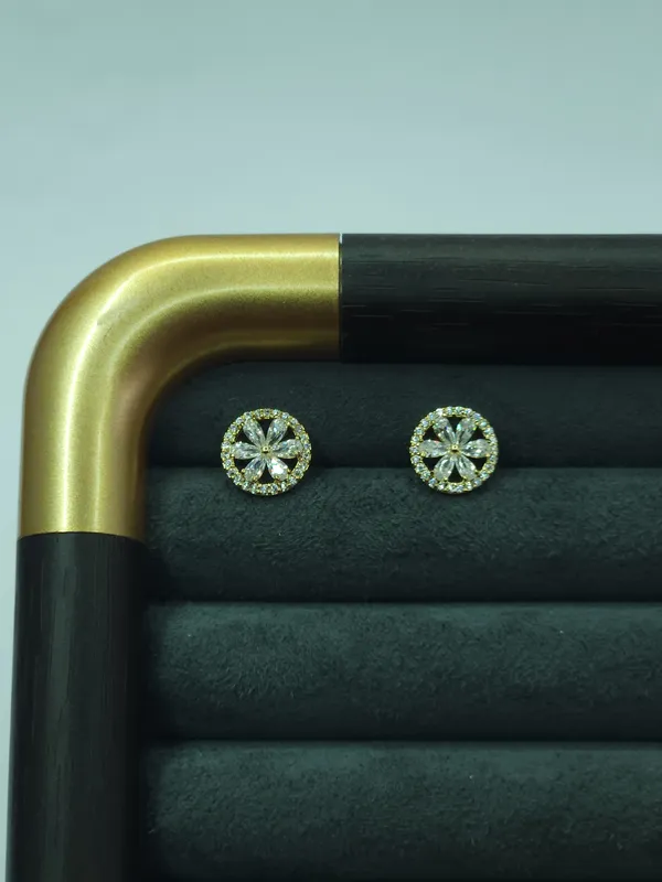 Gold_Bloom_Heart_Studs_For_Women