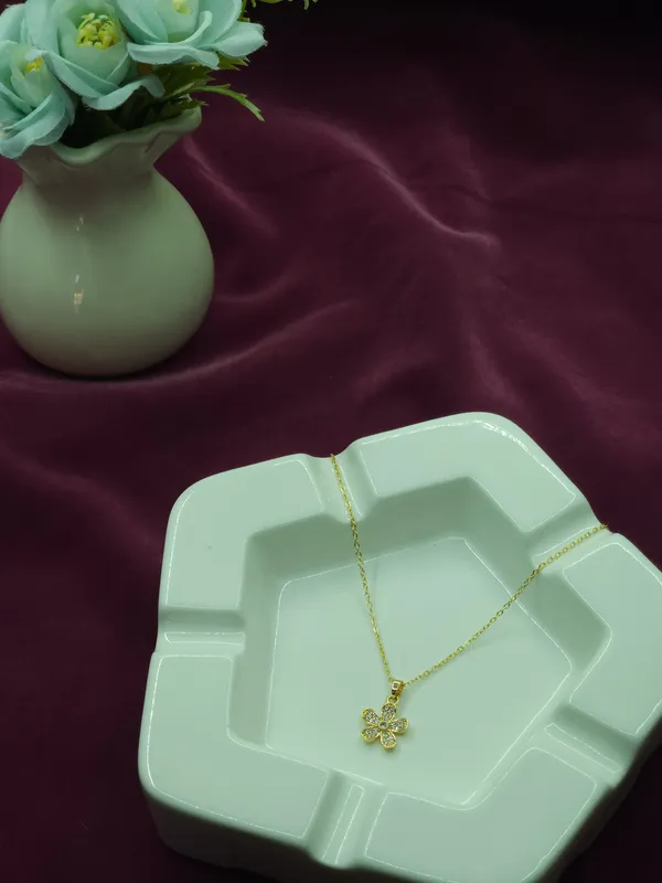 Gold_Aurelia_Bloom_Pendant_Necklace_For_Women