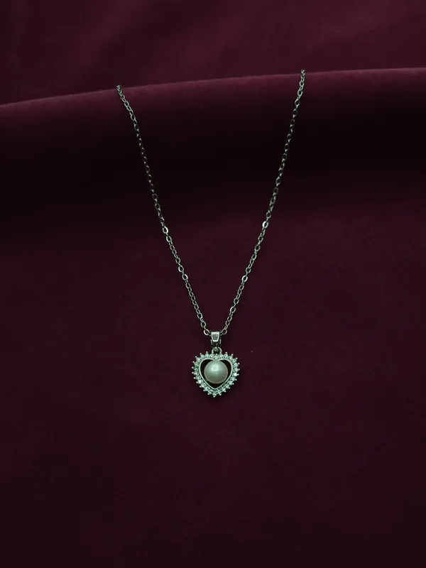 Silver_Heart_Pearl_Radiance_Necklace_For_Women