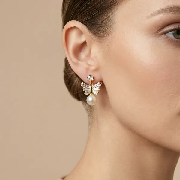 Gold_Ivora_Crystal_Pearl_Studs_For_Women