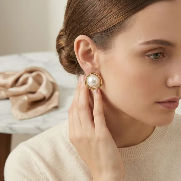 Gold_Aria_Pearl_Drops_For_Women