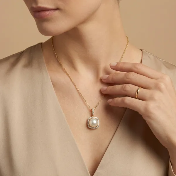 Gold_Pearl_Halo_Pendant_Necklace_For_Women