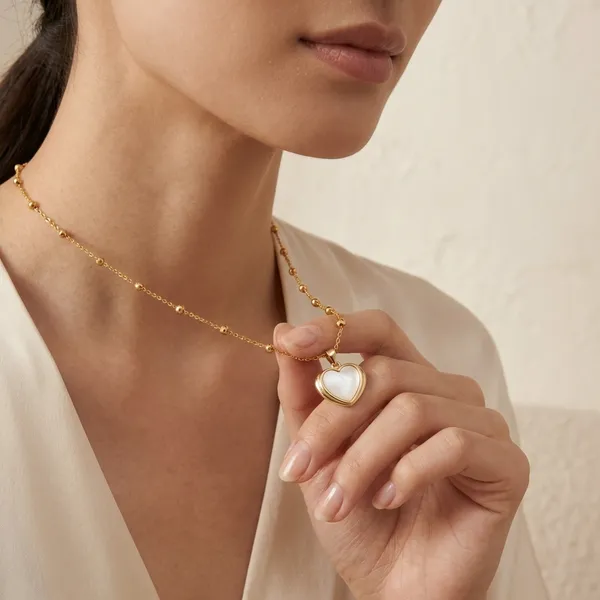 Gold_Amora_Heart_Pendant_Necklace_For_Women