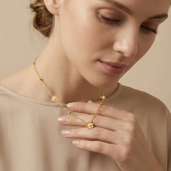 Gold_Daisy_Bloom_Station_Necklace_For_Women
