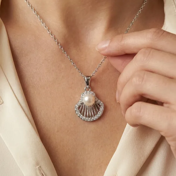 Silver_Pearl_Shell_Pendant_Necklace_For_Women