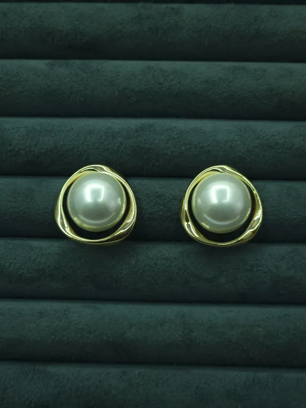 Gold_Aria_Pearl_Drops_For_Women