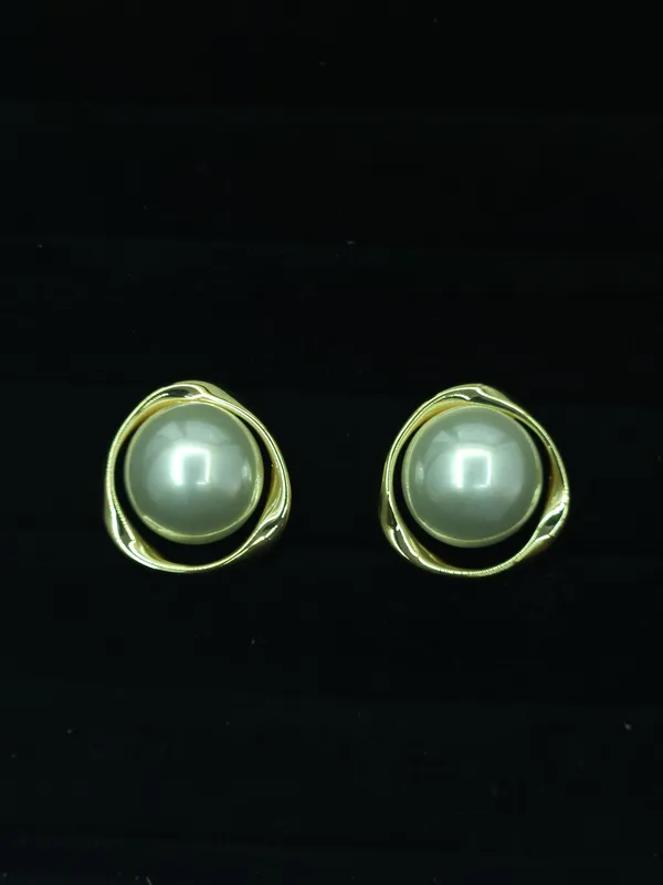 Gold_Aria_Pearl_Drops_For_Women