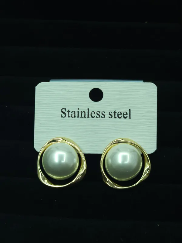 Gold_Aria_Pearl_Drops_For_Women