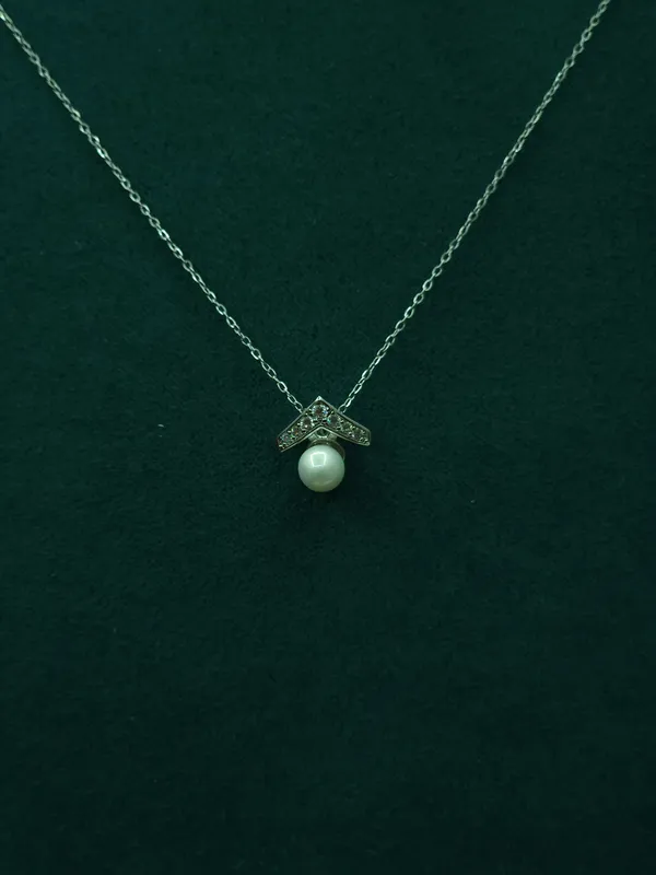 Gold_Celeste_Pearl_Drop_Pendant_Necklace_For_Women