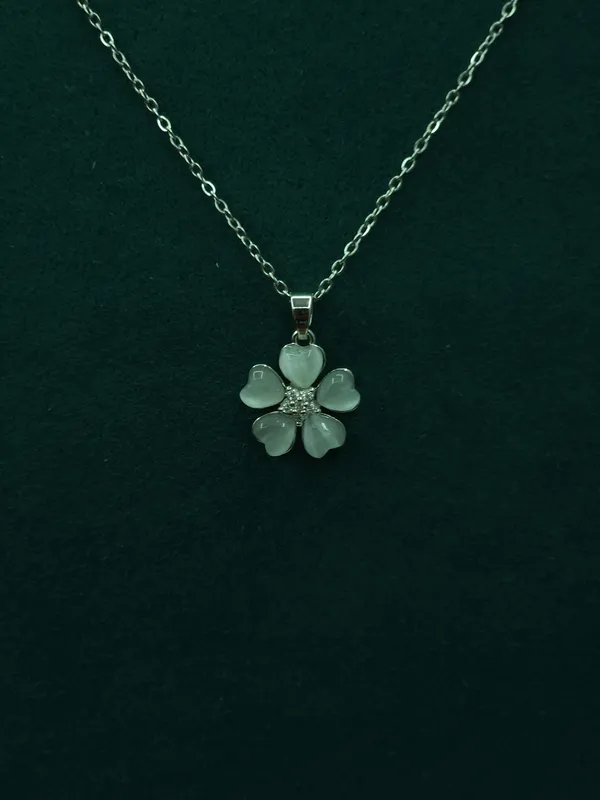 Silver_Petal_Glow_Heart_Blossom_Necklace_For_Women