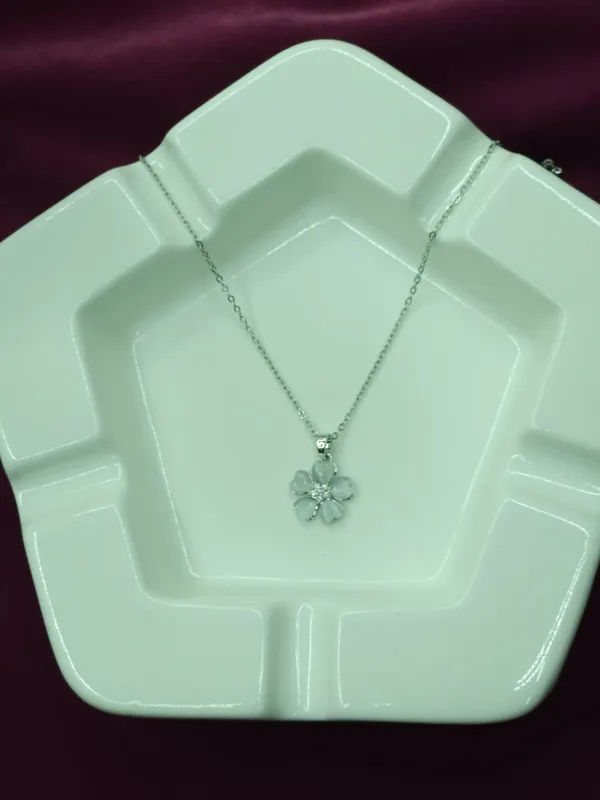 Silver_Petal_Glow_Heart_Blossom_Necklace_For_Women