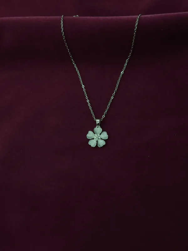 Silver_Petal_Glow_Heart_Blossom_Necklace_For_Women