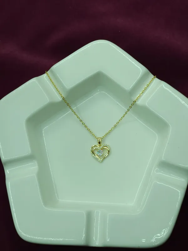 Gold_Amoria_Heart_Pendant_Necklace_For_Women