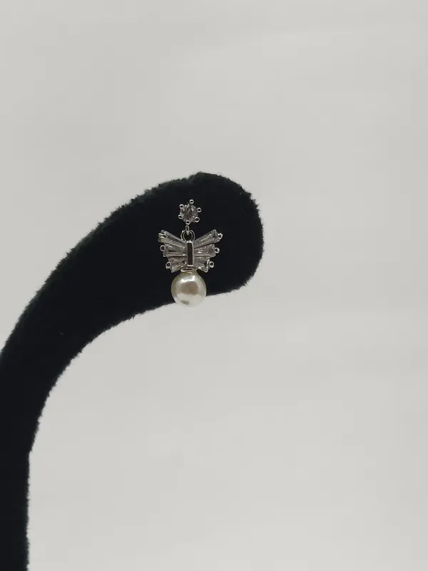Silver_Ivora_Crystal_Pearl_Studs_For_Women