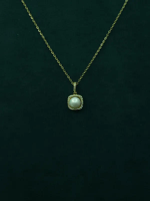 Gold_Pearl_Halo_Pendant_Necklace_For_Women