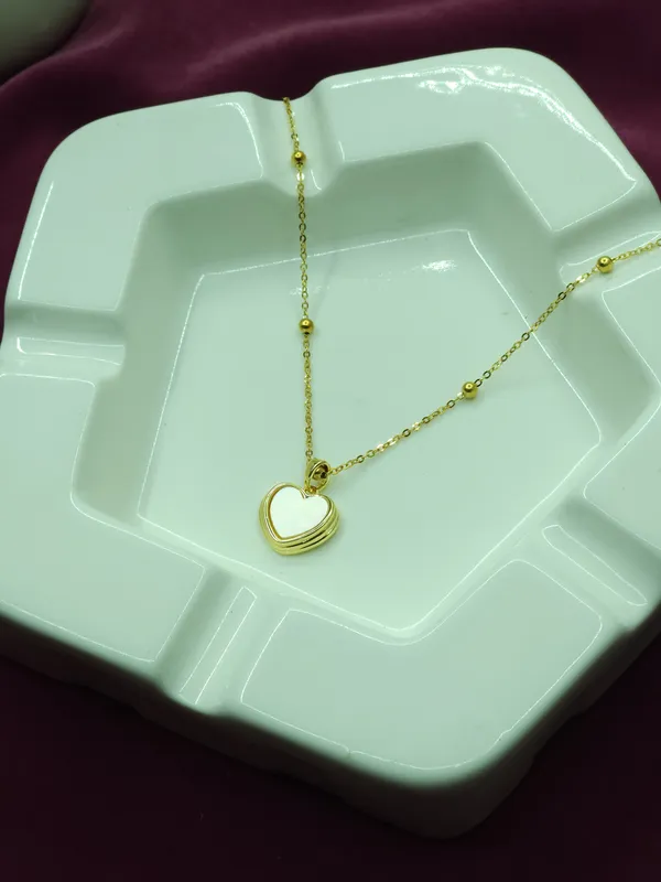 Gold_Amora_Heart_Pendant_Necklace_For_Women
