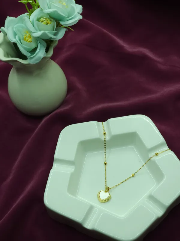 Gold_Amora_Heart_Pendant_Necklace_For_Women