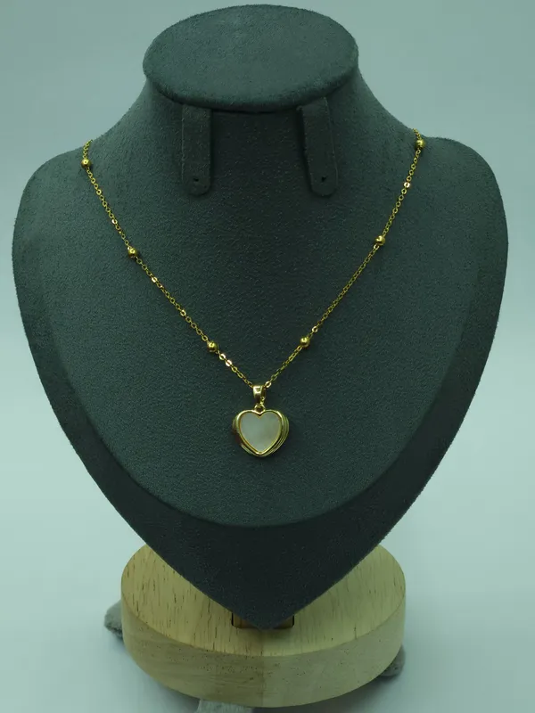 Gold_Amora_Heart_Pendant_Necklace_For_Women