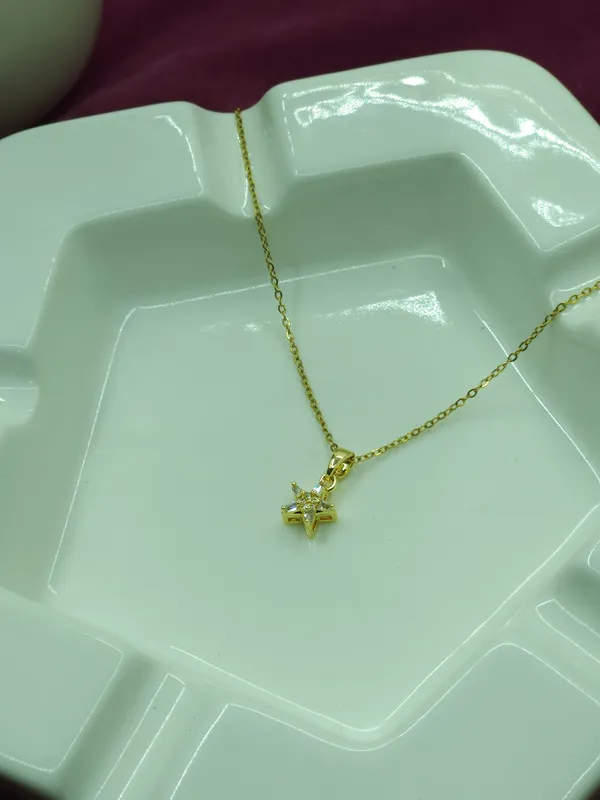 Gold_Astra_Star_Pendant_Necklace_For_Women