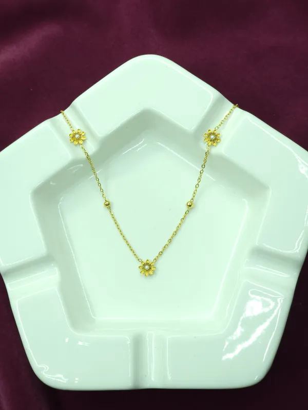 Gold_Daisy_Bloom_Station_Necklace_For_Women
