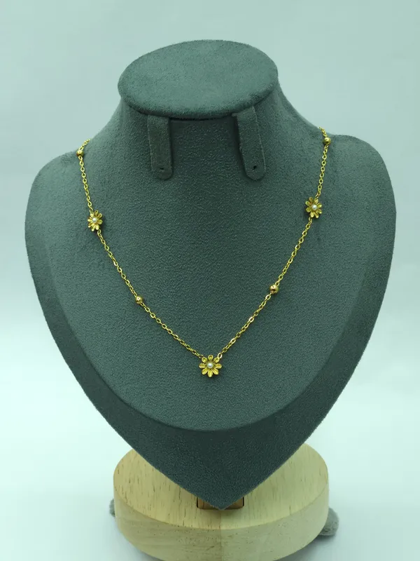Gold_Daisy_Bloom_Station_Necklace_For_Women