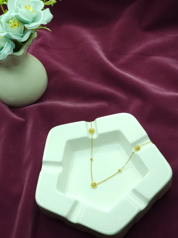 Gold_Daisy_Bloom_Station_Necklace_For_Women