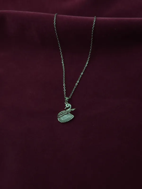 Silver_Swan_Grace_Pearl_Necklace_For_Women